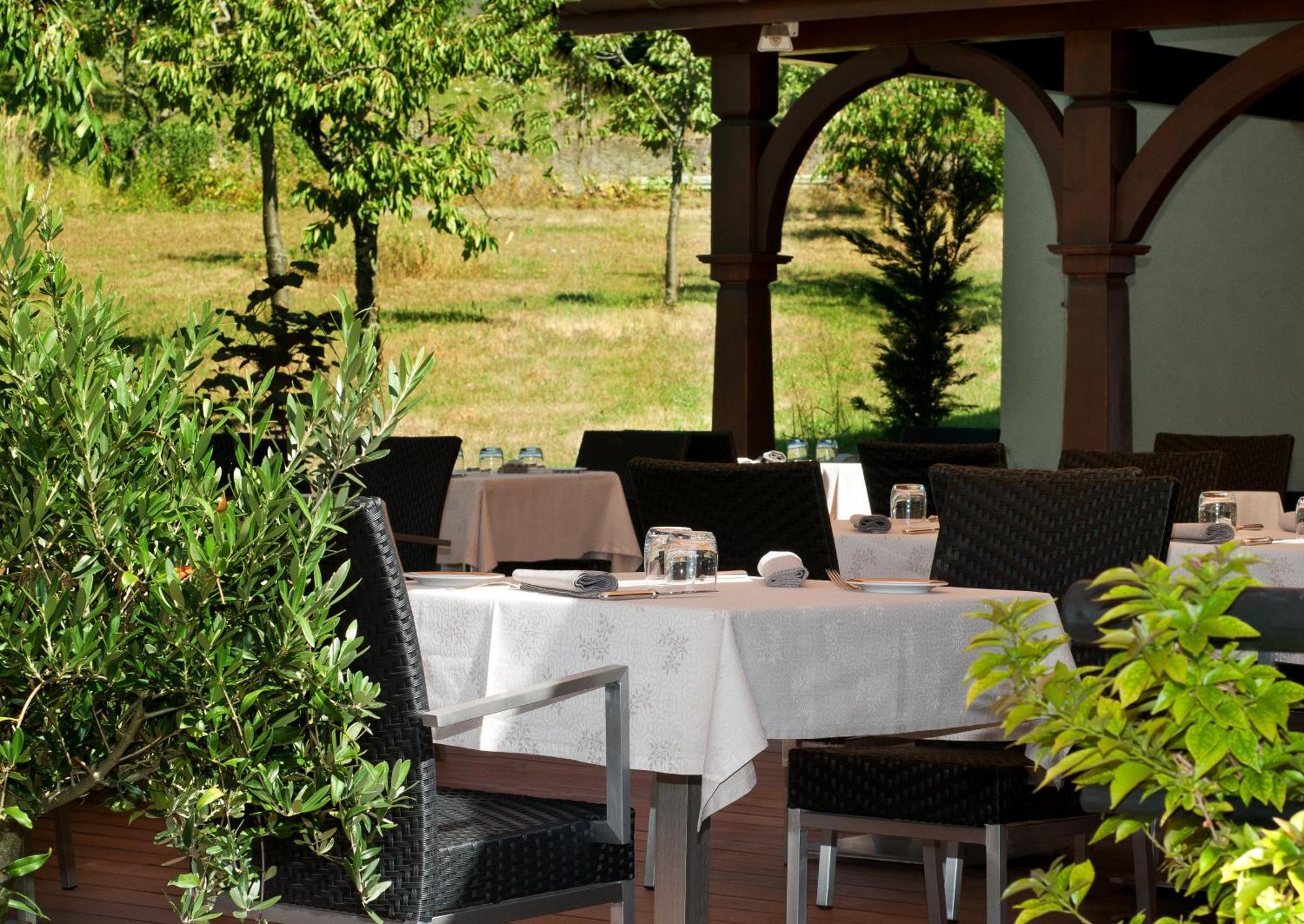 Logis Hotel Le Parc & Spa Saint-Hippolyte  Exterior photo