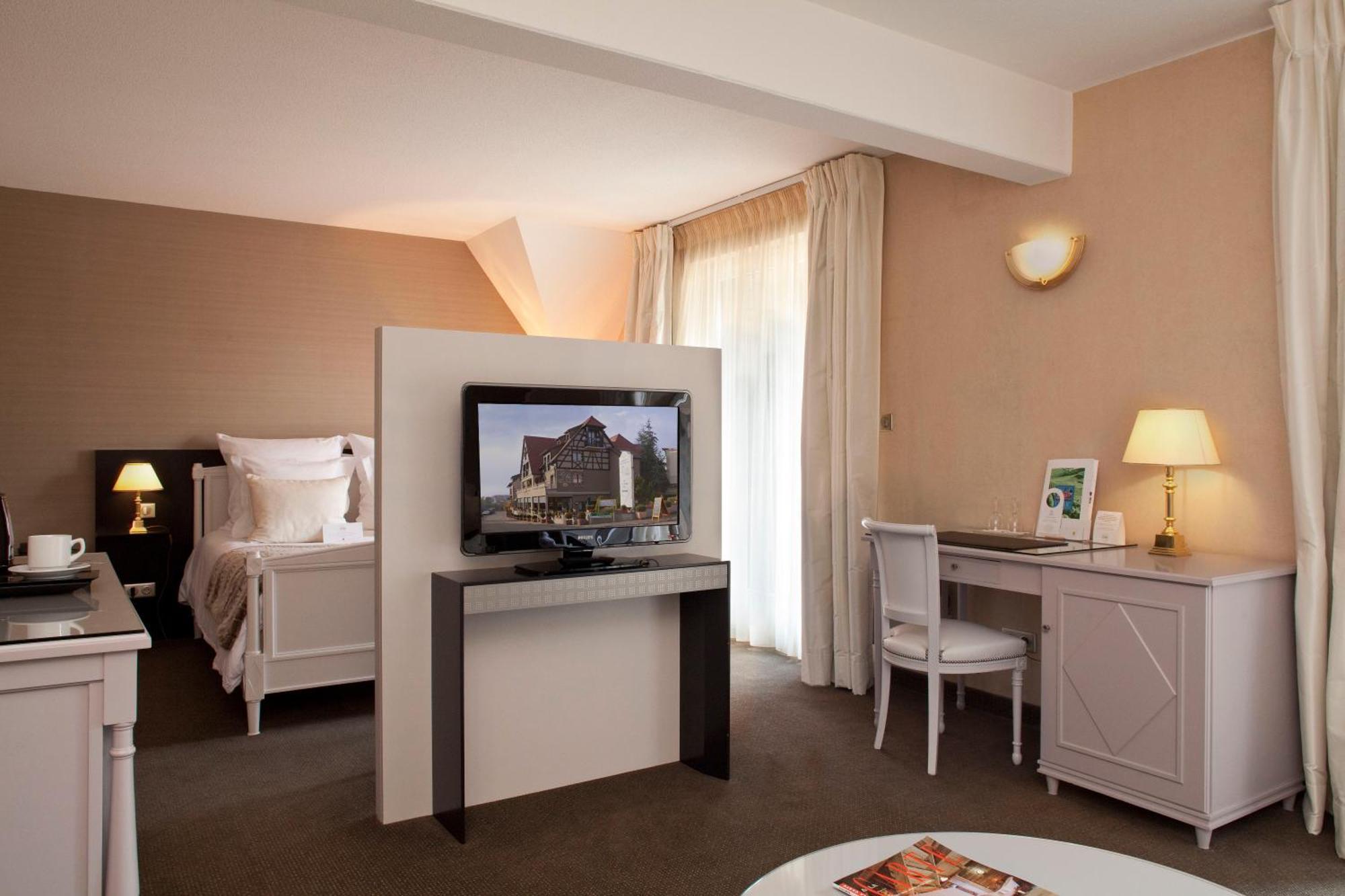 Logis Hotel Le Parc & Spa Saint-Hippolyte  Exterior photo